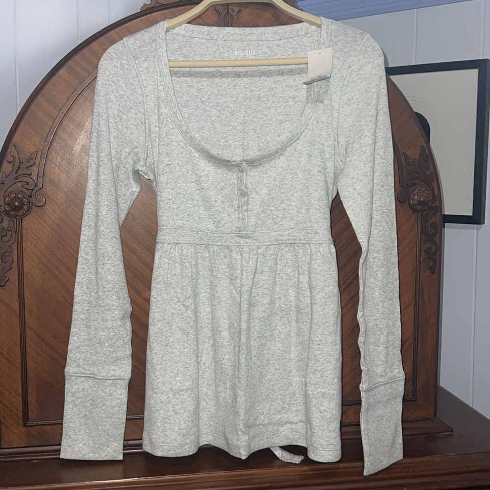 Hollister Light Gray Long Sleeve Top